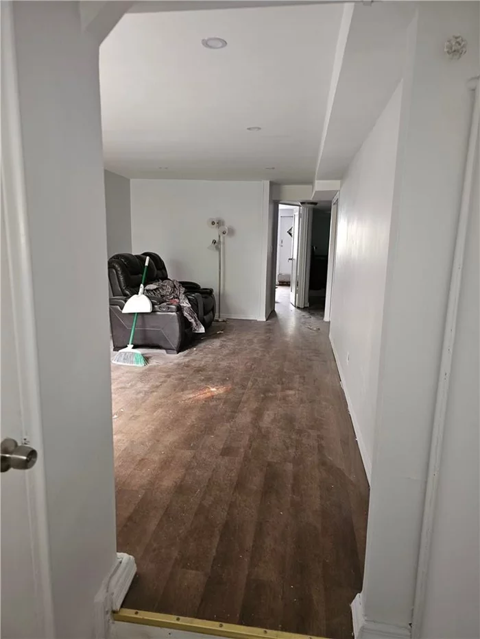 1st fl foyer / living room