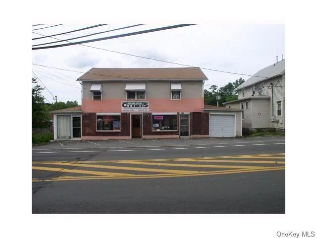 OPPORTUNITY KNOCKS! STORE LEFT OF BUILDING AVAILABLE, RENT INCLUDES TAXES & CAM, UTILITIES SEPARATELY METERED. MIXED USE COMMERCIAL COMPLEX ON HEAVILY TRAVELED RT. 59. FABULOUS VISIBILITY. NEAR POPULAR NATIONAL BUSINESSES AND CLOSE TO GOOD SAMARITAN HOSPITAL. LOT SIZE, AND BUILDING SIZE ARE APPROXIMATE.