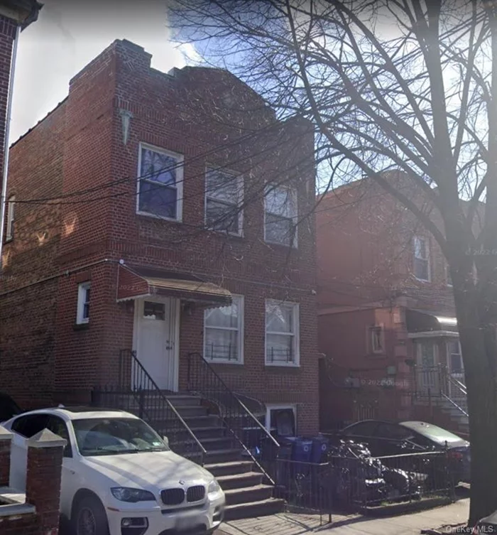 Large 4 Bedroom Unit in Wakefield section of the Bronx off 233rd. 1st FL Unit, front & private back entrance. Walking distance to Harlem Woodlawn MTA, Bus Stop 16, 39, M11 & Subway 2 (233rd Stop)