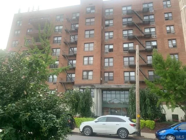 Spacious and Bright one bedroom unit in sought after Riverdale Arms. This unit over looks the park. Within walking distance to the Number 1 Train and all major transportation. Van Cortlandt Park is within one block. Hardwood floors thru out the entire apartment. The building Super does live in the building.
