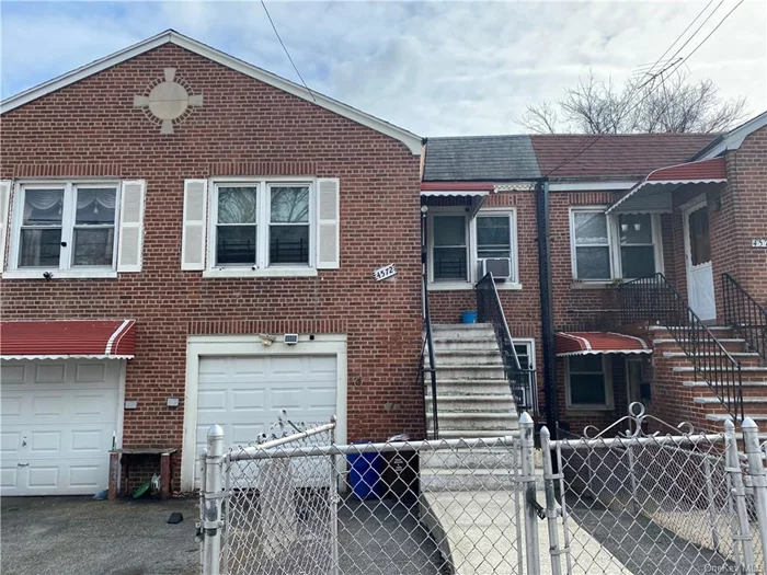 Charming 2 family house in the 10470 area of the Bronx. Featuring 2 well-appointed units each boasting 2 bedrooms and 1 bath. This cozy residence provides a comfortable living space in a vibrant neighborhood, ideal for those seeking a balance between city life and suburban tranquility.