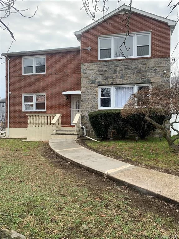 beautiful and spacious 3 bedroom unit located in cross county area and near public transportation. Unit gets lots of natural light has huge living room, updated kitchen and baths including an ensuite half bath in master bedroom.. Apartment is ready for immediate occupancy!