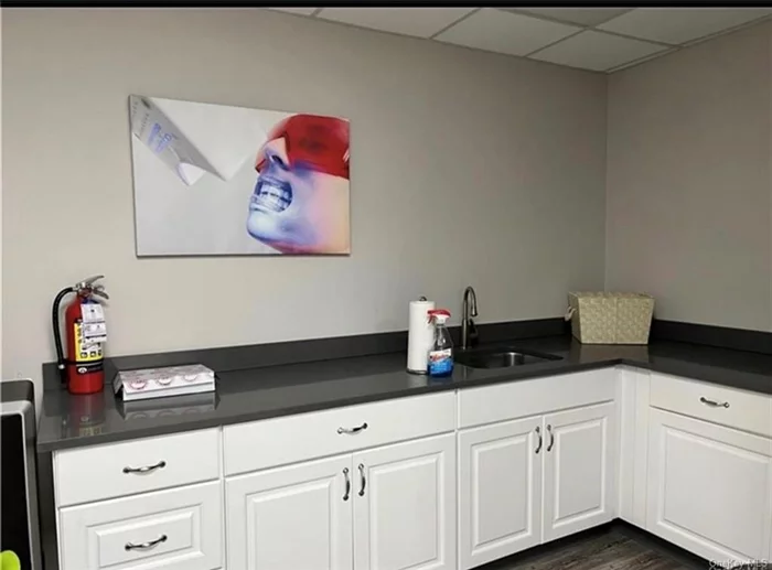 Prime office space in Throggs Neck right off of E Tremont Ave. large office space that is available with shared kitchen, bathroom and conf rm, very clean and updated with a lot of natural light. Security and broker fee