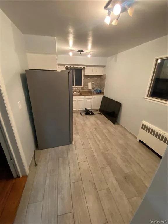 Very spacious, newly renovated 3 bedroom 1 bath in a quiet residential section of downtown Yonkers. 5 minute walk to the Metro North Ludlow station, and 30 minute ride to Grand Central. Available for immediate occupancy.