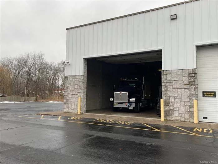 LEASE SPACE IS 2400 SQ. FT. 18 FOOT HIGH CEILINGS WITH TWO 14 FOOT DOORS IDEAL FOR TRACTOR TRAILERS  PERMIT USES BUSINESS, LIGHT INDUSTAIL,  WAREHOUSE 2 MILES OFF ROUTE 17 AND I-84 NEAR GARNETT HEALTH