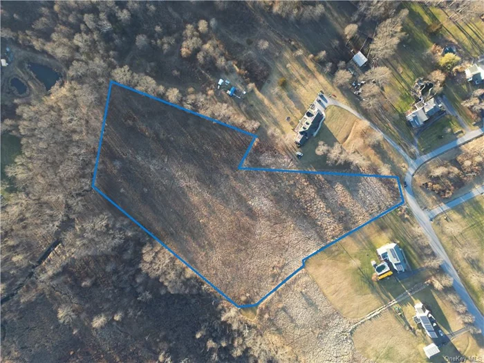 5.9 acres for sale! Great neighborhood! Flat land! Almost shovel-ready! It is approved and the seller will deliver the full necessary permits!