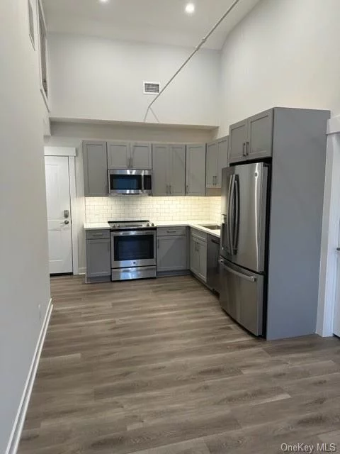 First time offering of this new one-bedroom apartment in the center of the Village of Briarcliff. Walk to restaurants, bank, post office and shops. New Kitchen with quartz countertops and new appliances including range, microwave hood, and French door refrigerator. Kitchen is open to the living area. Spacious bedroom with a large walk-in closet with new washer/dryer. The HVAC provided by an eco-friendly heat pump. A stunning apartment in an historic building conveniently located near route 9 and the Taconic.