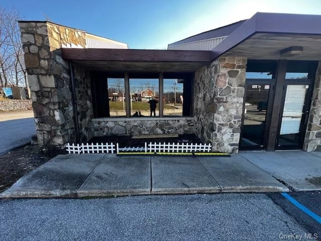 Landlord looking for multi year deal in fully rented strip mall with long established businesses. Space can be leased as 1 unit of 2, 660 sq ft or can be divided into to units consisting of a 1, 375 sq ft unit and a 1, 285 sq ft unit. signage. Close to Round Hill Rd, Route 208 n Route 27 . Current tenants include: Bella Luna Italian Restaurant & Pizza, Tres Leches Deli & Bakery, G&rsquo;s Shooting Sports, and others. Space is currently in good condition and could be move in ready.