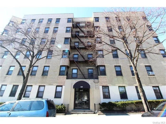 340 E MOSHOLU PARKWAY S. APT 5D: Studio, 1 BA, 550 SqFt. $130k asking price, NEGOTIABLE.  Beautifully renovated studio apartment with full eat-in kitchen, windowed kitchen and windowed bath. Located in the Bedford Park/Mosholu area; very close to transportation (B, D, and 4 train lines), as well as the MetroNorth Harlem Line within close walking distance. Aesthetically pleasing with its plaster archways and basketweave parquet floors.   The building is very safe with 24 hour surveillance, clean, and complete with Elevator, Laundry Room, Storage Room and Resident Super. A stone&rsquo;s throw away from such gems as New York Botanical Garden, Bronx Park, Fordham University, and Montefiore Hospital, as well as multiple shopping options along Webster and Bedford Park Avenues. Each room has open views of the tree-lined avenue to be enjoyed in this whisper quiet neighborhood.