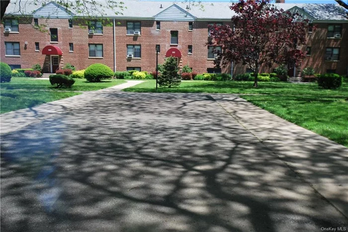 Great opportunity to live in The Mamaroneck Community with only 15% DP, low maintenance. Parking space available, but will not be transferable again after this sale.  Make it your own for this Great location 1BR unit at The Desirable Mamaroneck Gardens! maint does not reflect star rebate Great Location, convenient to all major highways, metro north, shopping and Mamaroneck Harbor Island Beach