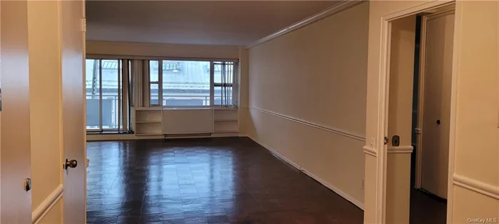 Large Sunny One bedroom apartment in the heart of White Plains. Move in and Move out fee for $450.00 is required, also there is $100 extra for parking (one Car only).