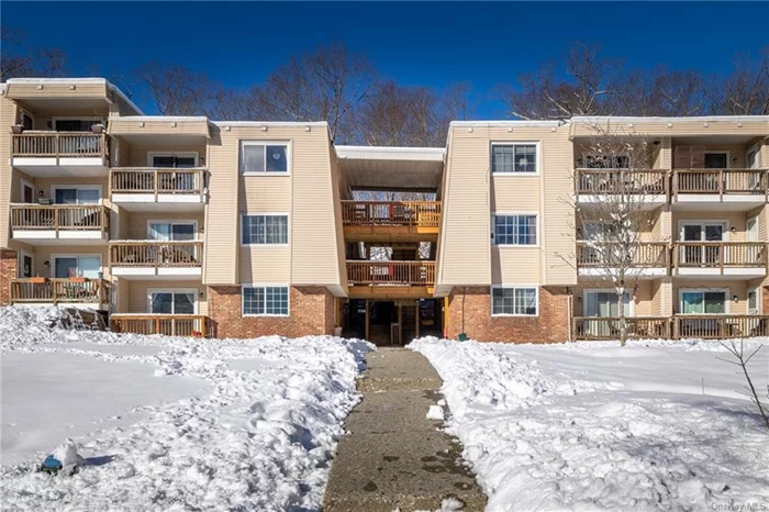One Bedroom Condo in Fox Run. First Floor Unit. One Level Unit. Close to I-84, and Metro North Train. Close to nearby shopping and grocery. Perfect for owner occupant or investor. Scheudule your showing today! Floorplan in photos.