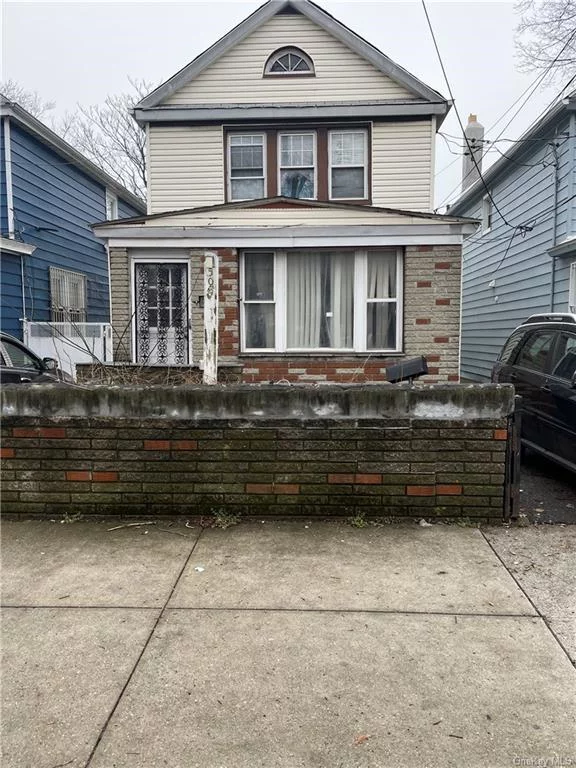 2 FAMILY HOME: Front of the house is a 4BRm 3.5 BATH with jacuzzi & sauna; Back of the house is a 2BR, 2 BATH. 48-72 HOUR NOTICE for access. Please send preapproval/POF prior to showing. Agent must accompany buyer or commission will be reduced to 1%.