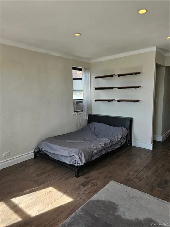 Gorgeous Studio Apartment available in INWOOD neighborhood in Manhattan. Close to parks, restaurants and shops! Only a few steps away from public transportation and UNIVERSITIES/. Pictures are of the actual apartment.  - Income 35x - Excellent Credit Required - Guarantors Accepted (Family/Friends, must have excellent credit history, also generate $120K+ in annual income) - Available Immediate Simple Application & Quick Approval Process   Apartment Features: Heat & Water Included Hardwood Flooring Stainless Steel & White Appliances w/ Dishwasher Recessed Lighting and Exposed Brick 3rd Floor Unit