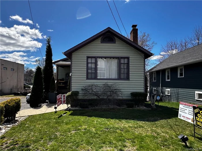 Nice 2 bedroom 1.5 bath Cottage style home in commercial zone. Great location for office, retail or many other commercial uses right in the heart of the New City downtown commercial district.