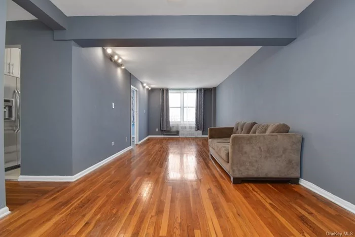 Beautiful (2) bedroom offers hardwood floors throughout, top of the line kitchen w/stainless appliances, just freshly painted and professionally cleaned. Very convenient; walk to train, buses, shops, and schools. Property is very well kept.
