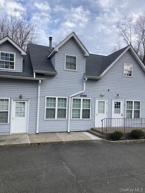 First Floor Space. Ideal for office, retail space or business with convenient parking. Excellent location on Route 17 North, approximately 500 square feet of space for $850/Month plus utilities. Convenient access to Rockland County, NY and New Jersey.