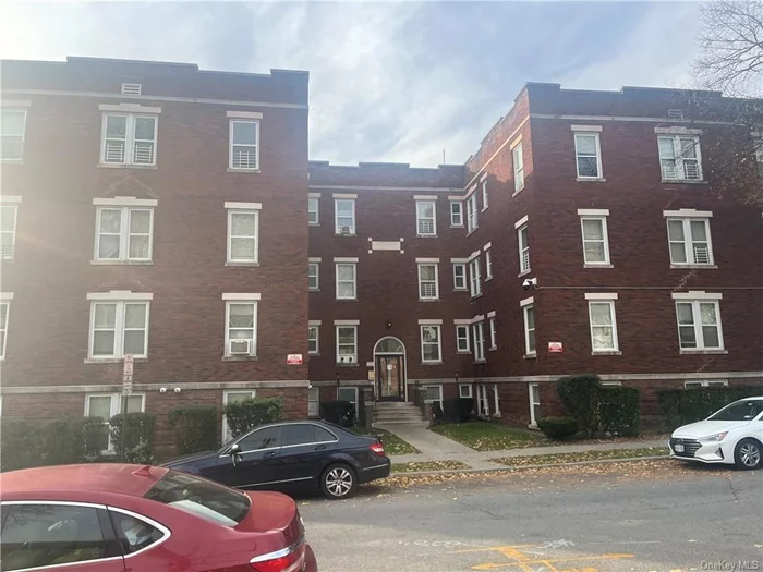 SPACIOUS 2 BEDROOM APARTMENT IN POUGHKEEPSIE!! This apartment offers a nice size eat-in kitchen, large living room, 2 good size bedroom with closets, and a nice full bath with tub. This is a beautiful brick building in a great commuter location.