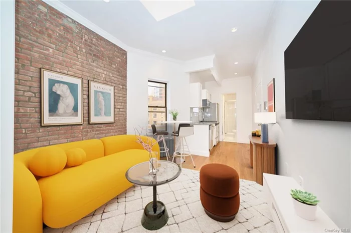 234 East 33rd is a charming pre-war walk-up building located in the heart of Murray HillApartments Features:-Washer/Dryer in Unit-Dishwasher-Renovated Bathroom-Hardwood Floors-Stainless Steel AppliancesTransportation:-Located steps away from the 6 train