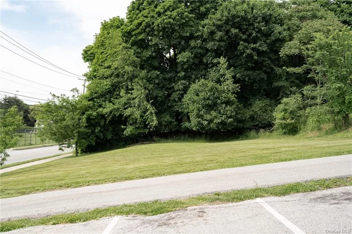 Buildable lot in the City of Newburgh, right on Robinson Ave. Convenient for commuting, proximate to grocery and shopping, and located in a great neighborhood!