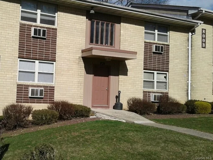 1st Floor Spacious 2 Bedroom garden style unit includes heat and water, neutral d cor, w/w carpet, a/c units, no smoking, common coin operated laundry facilities on premises! Convenient to thruway, shopping, etc.!