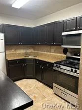 Spacious well maintained 3-bedroom 1.5-bathroom apartment for rent. Conveniently located close to public transportation and shops. Easy to show. Please contact me for all showings.
