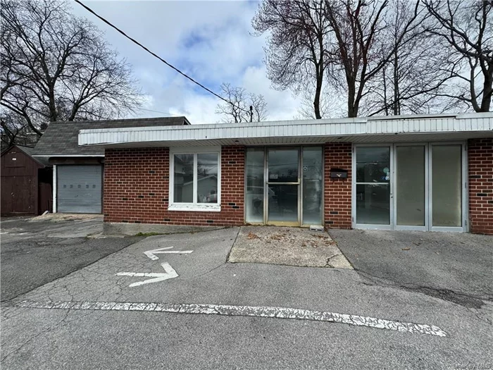 Great large open multi-use space complete with showroom, reception area, separate office, large back warehouse area and 25&rsquo;x25&rsquo; heated garage with 15&rsquo; ceilings and 11&rsquo; garage doors. Includes driveway parking and post road has street parking right in front of building. Perfect for contractors, trade business and more. Come make this open, large space home for your business. Tenant to pay own utilities (gas, electric and internet).