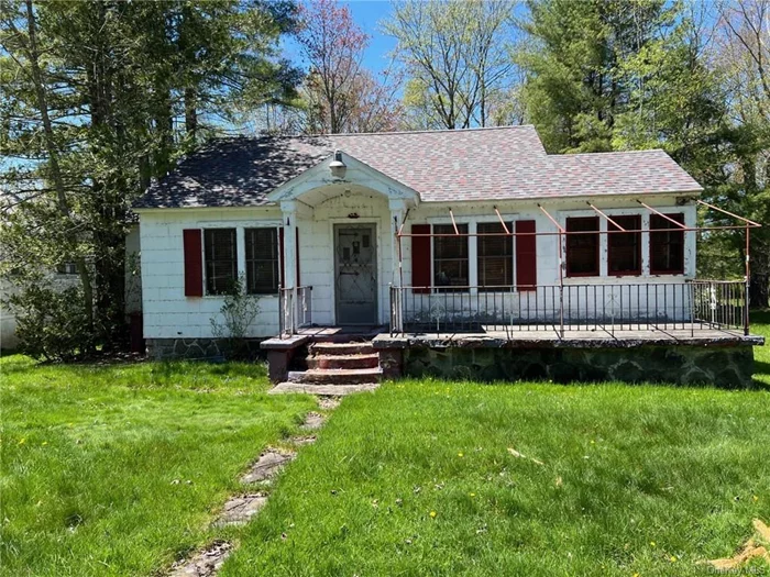 Sackett Lake&rsquo;s diamond in the rough. This cottage offers 2 plus bedrooms, 1 full bathroom, living and dining room. The house has Lake rights and a dock access. House needs TLC. A perfect cottage for you to put your personal touch on.