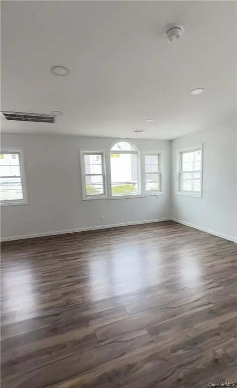 Brand new 3 bedroom and 2 baths in Throgs Neck. Never rented in past. Central air A/C and heating.