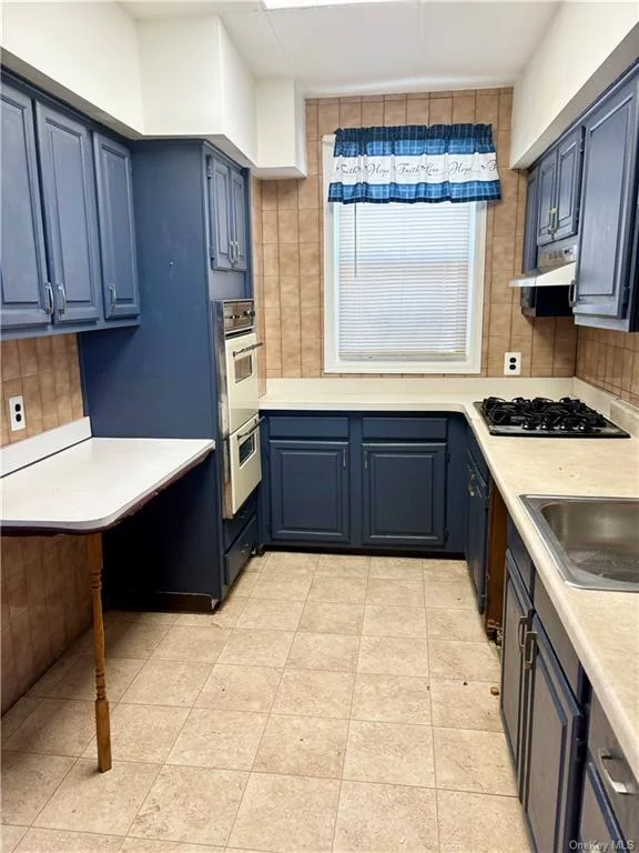 Super spacious 3 bedroom and 1 bathroom apartment in quiet tree-line bronx. Brand new appliances and kitchenware, ample closet space! Next to public transportation and more! Contact me now for showing