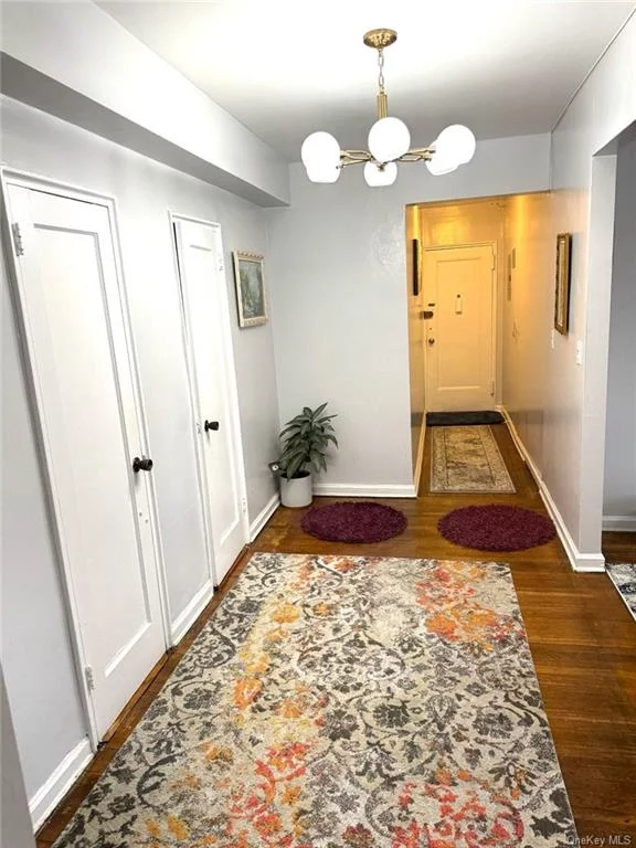 2-bedroom sanctuary ready to be called home! Your perfect blend of comfort and convenience awaits in this meticulously maintained department. Don&rsquo;t miss this opportunity to make it yours! Management requirements: DTI 33% Credit Score 700+ Schedule your showing via ShowingTime.