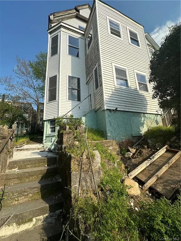 Calling all investors ! This 3-Family fixer-upper has huge potential. Contractors welcome!