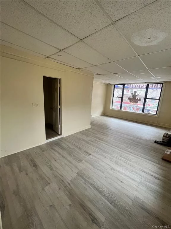 Flex office space for rent located on very busy street with tons of foot traffic . Office is located on the second floor, has a open floor plan and private bathroom. Available for immediate move in.