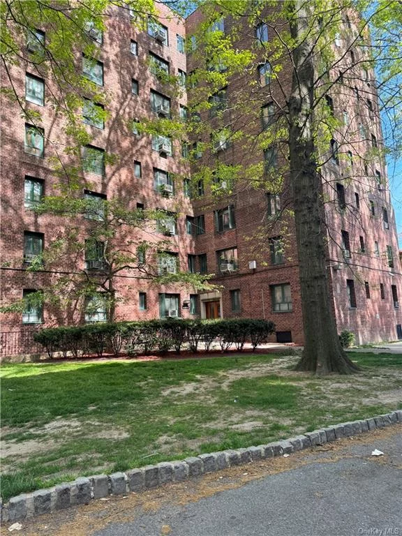 3 bedroom apartment in elevator building in the Parkchester condominium complex for sale. 6th floor unit with updated bath and large bedrooms. Each bedroom has a large closet and living room gets plenty of light and beautiful views.
