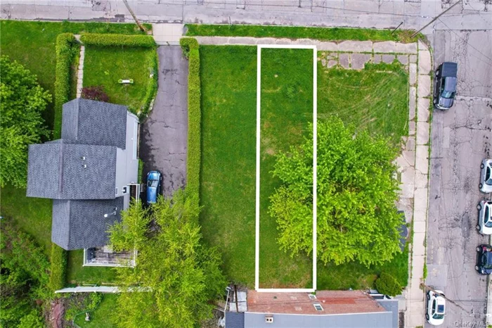 Fantastic lot available in the Washington Heights neighborhood! Don&rsquo;t hesitate to explore the possibilities in this much-loved residential neighborhood.