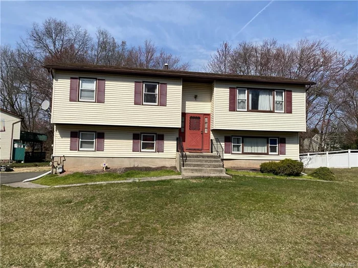 WHAT!!!! Clarkstown Schools, Flat Private Lot in a Cul-De-Sac street, 4 BR, 2.5 BA, 1 Attached Garage, Over 2, 000 SF ... Under $530K!! Bring your renovation plans and make this your Dream Home!! Cash Offers or Strong Mortgage Pre-Approval with Proof of Funds (Down Payment, Closing Costs), As-Is (Inspection For Info Only). Tenant Occupied. EXTERIOR SHOWINGS ONLY. DO NOT KNOCK ON DOOR/RING BELL. DO NOT DISTURB THE TENANT. REQUEST APPT. 2HRS NOTICE.