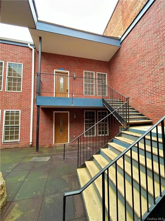 This spacious and updated apartment in Poughkeepsie offers modern amenities including hardwood floors, high ceilings, ceiling fans, and stainless steel appliances. The gated courtyard adds security and charm. With ample closet space and modern finishes, it&rsquo;s a rare find. Utilities are the resident&rsquo;s responsibility, and pets are not allowed. Conveniently located just minutes to the Mid-Hudson Bridge, 44/55, local colleges, hospitals, parks, Walkway Over The Hudson, Route 9 and more. Act fast, this great home won&rsquo;t last!