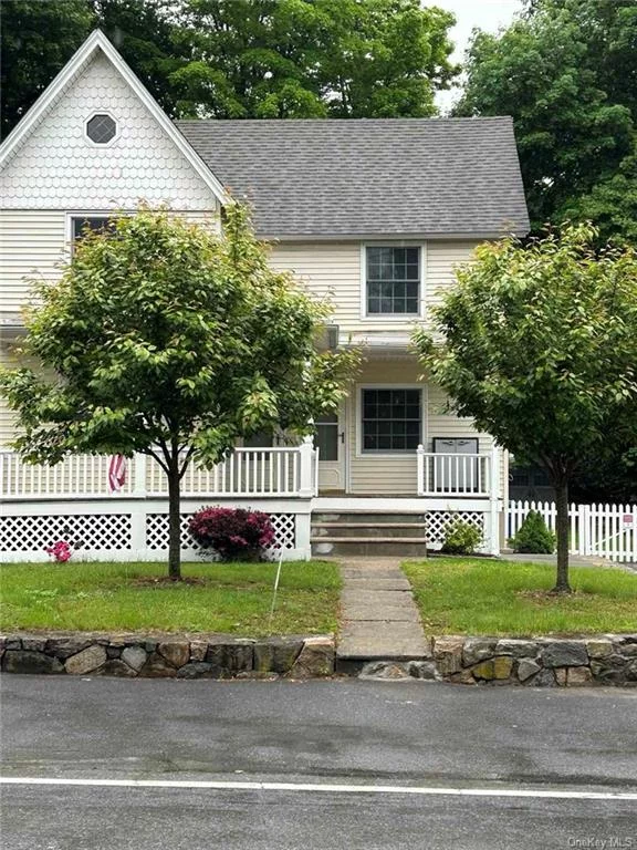 Great commuter location in the quaint Village of Croton Falls. In walking distance to Metro-North & town for shops & restaurants. North Salem School District & within 1 mile of 684. This 3 bedroom, 1 bath upstairs unit has recently been painted, has brand new carpets, updated floors, bath & stainless steel appliances. New Washer & Dryer. Lot&rsquo;s of natural light shines through this clean & spacious unit. A fenced in & manicured back yard & your own private deck to enjoy. Driveway parking. Tenant pays utilities. No smoking please. A pet will be considered.