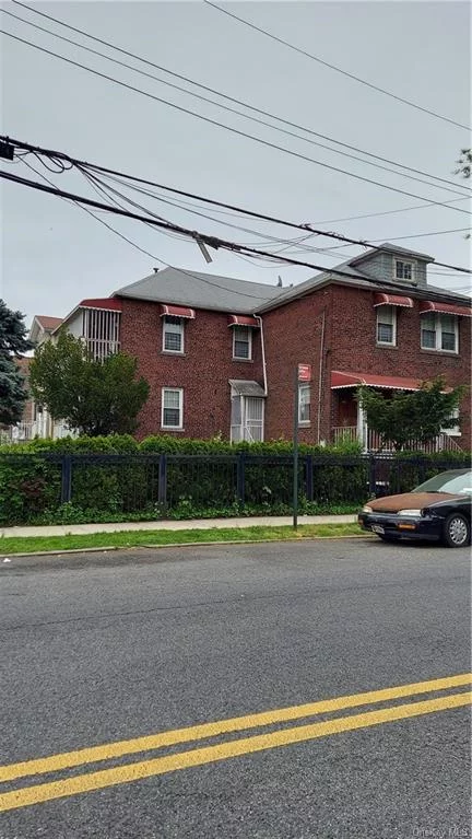 Pre-Foreclosure No access guarantee to apartment or premises , Cash offers highly recommended. Property needs work. New Roof etc.. Property will not be delivered vacant. Contracts out 7/3/24