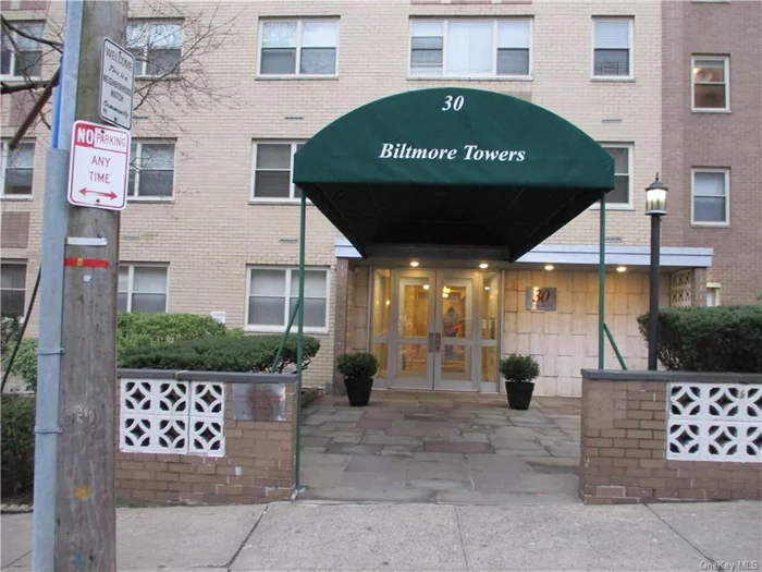 Spacious and updated condo near the heart of downtown White Plains. An open floor plan flows beautifully from the living room to the dining area to the kitchen with stainless steel appliances. The bedroom is large enough for a king-size bed. Storage is not a problem-5 closets plus an area in the basement. Heat, Gas and Hot Water are included. There&rsquo;s even an assigned parking space! It&rsquo;s an easy 35 minute non-stop ride on Metro North to Grand Central. Prospective tenant must complete application via National Tenant Network site, $20 per applicant fee applies.