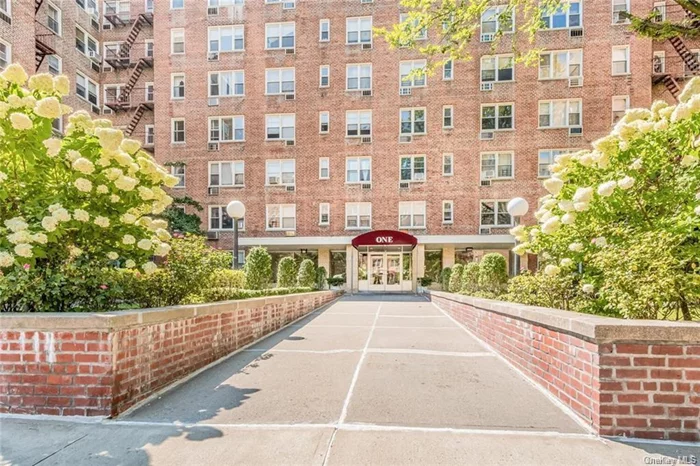 LARGE 1 BEDROOM CO-OP UNIT IN A SADORE LANE COMPLEX IN CENTRAL PARK AVE CLOSE TO BUSES TO #4 SUBWAY TRAIN, AS WELL AS EXPRESS BUS TO NY CITY, 5 MINS RIDE TO TUCKAHOE METRO STN. AMENITIES IN THE COMPLEX INCLUDES IN-GROUND SWIMMING POOL, COURTYARDS, THREE PLAYGROUNDS, SITTING AREAS, ASSIGNED PARKING, COMMON LAUNDRY AND IT IS CONVENIENTLY LOCATED TO BUSES, SHOPPING MALLS, HIGHWAYS & PARKWAYS, RESTAURANTS, PARKS, PLAYGROUNDS, SCHOOLS ETC.