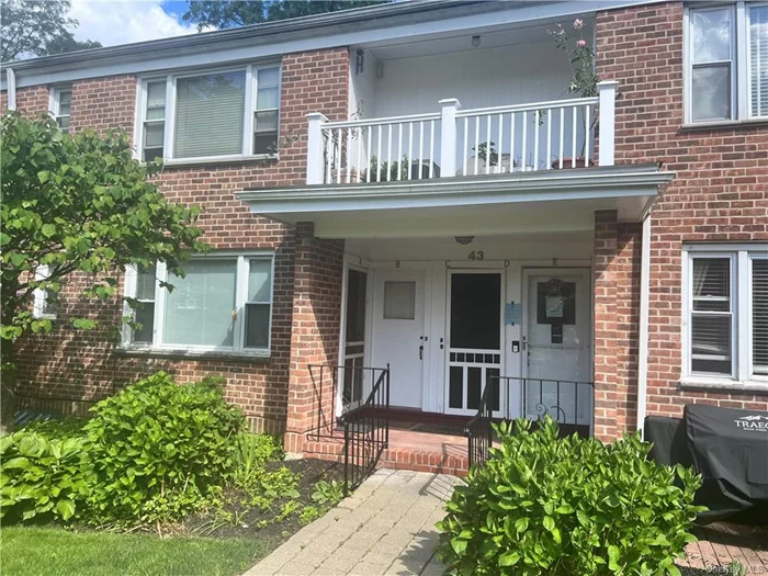 A great opportunity to live in Mt. Kisco. Walking distance to so much: shopping, restaurants, library, train. Ridgecrest is conveniently located and offers beautiful park like grounds. This easy to live in, 1st floor unit has an updated eat in kitchen with stainless steel appliances and an updated bathroom. Ventless air-conditioner is also being left for the new owner. Hardwood floors throughout and lots of closet space. Laundry and additional storage are available on site. Don&rsquo;t miss this opportunity!