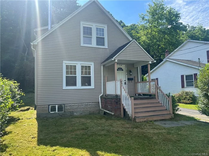 Two-Story home located in the Heart of Kingston. This 1380 sq. ft home offers 3 bedrooms, bonus room, and 1 1/2 bathrooms. Hardwood floors throughout. Vinyl siding. 1 car detached garage.