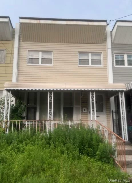 Ready for your TLC, this 3 bedroom Duplex in Throgs Neck is conveniently located on East Tremont Ave near transportation, shops and restaurants.