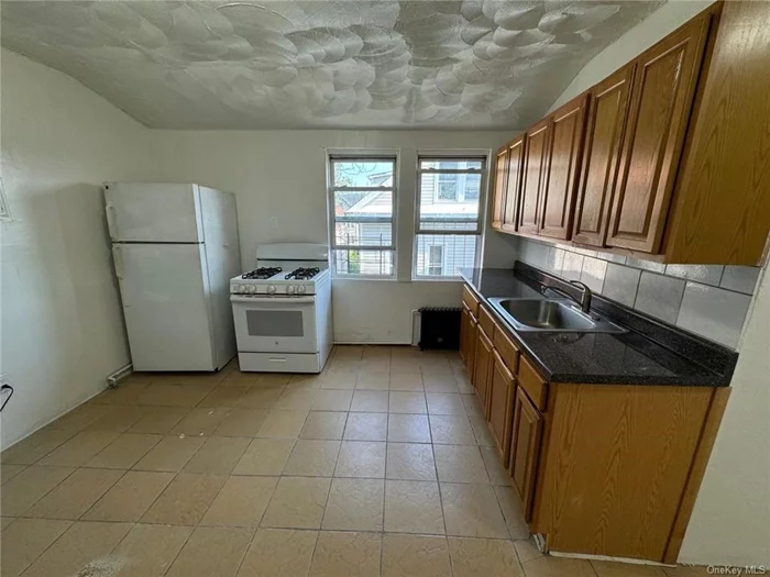 This unit is located on Mundy Lane & Nereid Ave Sunlight 2 bedroom features new hardwood floors Unit has separate living room and renovated kitchen Tenants pays ALL utilities Great location with transportation nearby. Bx16 bus on the corner. Located on the 3rd floor of a well kept house with separate entrance We are currently accepting applications with fast approvals RENT, SECURITY DEPOSIT, AND BROKER FEE DUE FOR MOVE IN. Contact me to also inquire about my other listings SE HABLA ESPANOL BROKER FEE DUE UPON APPROVAL OF APPLICATION