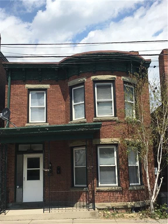 Beautiful 2 family brick building in the heart of Newburgh Heights!! 3 bedrooms over 2 bedrooms with a full unfinished walk out basement with high ceilings....Close to shopping, close to schools, close to the Newburgh Water front marina and restaurants!!! Commuter friendly, just minutes from NYS RTE 9W, 84, 87, Metro north & the short line bus to NYC. Calling all investors!!