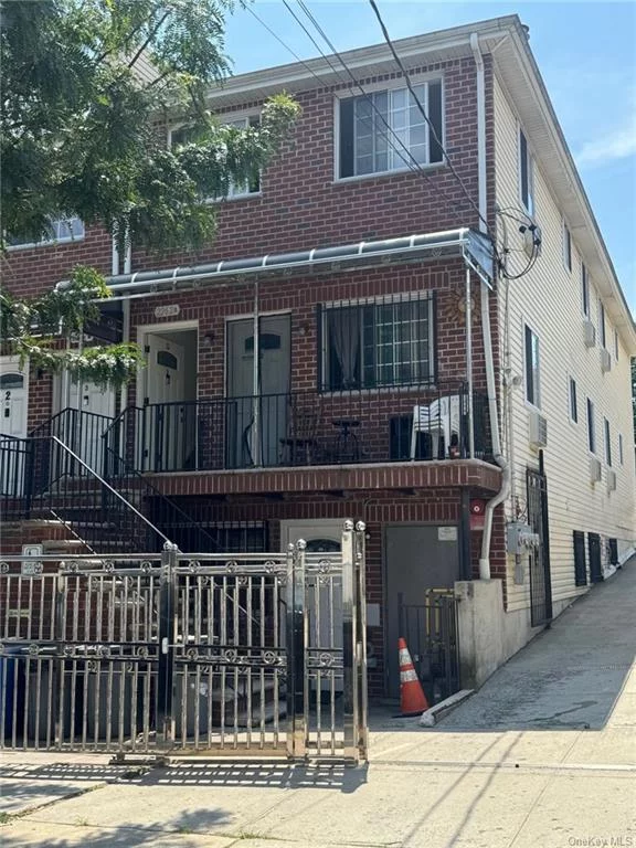 Bright & spacious 3 bedroom 2 Full Bath unit. Unit features hardwood floors throughout, spacious rooms, balcony off the primary bedroom. Street parking only.