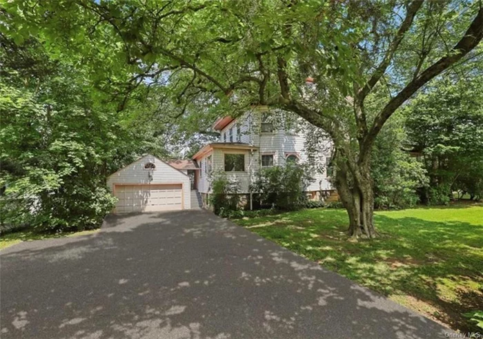 Most convenient location in Scarsdale . Walk to Edgewood elementary school, Scarsdale village, Scarsdale High School, library, parks  High ceiling , Great layout ! Move right in !