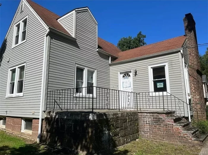 THE HOUSE IS PERFECT FOR THE FIRST BUYER. IT HAS 3 BEDROOMS, AND ONE BATHROOM NEAR THE SCHOOL, SHOPPING CENTER, TRANSPORTATION, AND CLARKSTOWN SCHOOLS. THE BUYER NEEDS TO PAY $400.00 ANNUALLY TO NEW CITY PARK CLUB, INC. (HOME ASSOCIATION).