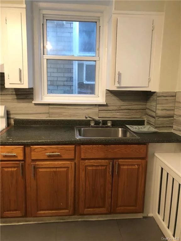 Bright 3-bedroom, 1-bath apartment in a multi-family house. Newly renovated with modern appliances, fresh finishes, and ample space. Conveniently located near amenities and transit. Enjoy comfort and style in a prime Yonkers location. Schedule your viewing today!